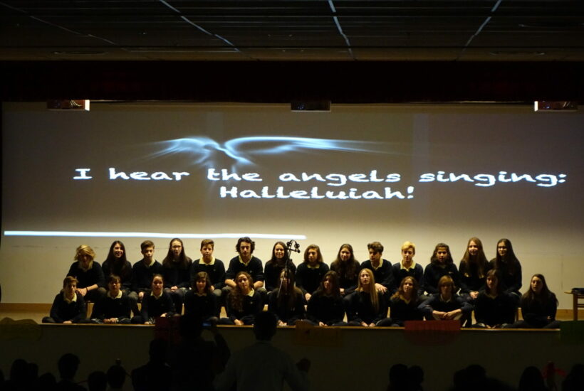 DSC04963 scaled &bull; Los alumnos de ESO y Bachillerato derrochan talento en el Certamen de Villancicos