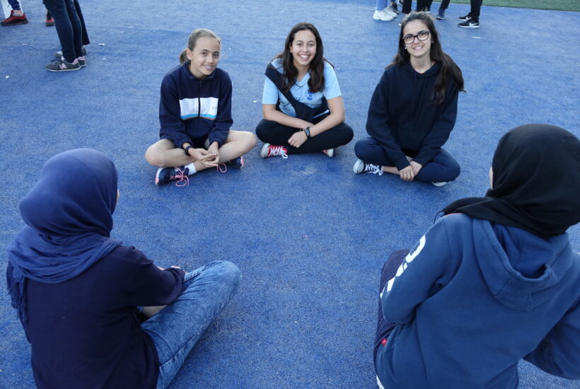 Dsc08152 copia &bull; alumnos de secundaria comparten juegos con niños y niñas de la cañada real