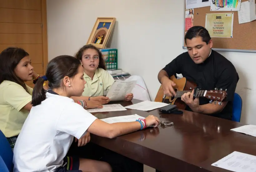 MG 9290 &bull; Transmitiendo los valores cristianos para construir la Iglesia del futuro