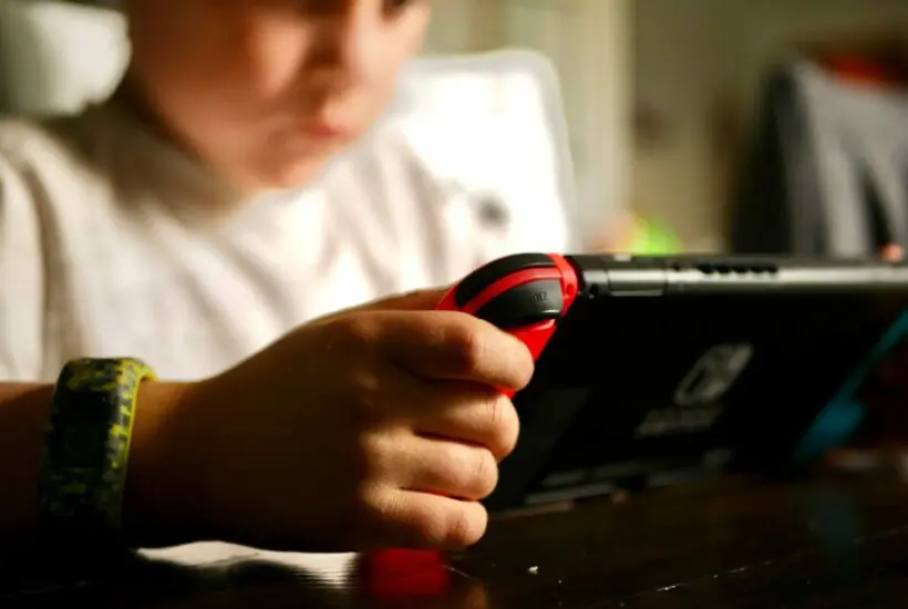 Consecuencias videojuegos 945x710 1 &bull; los jóvenes obtienen peores resultados académicos cuando juegan a videojuegos entre semana